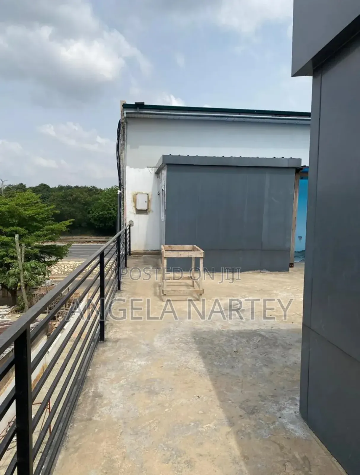 Showroom With Warehouse And Office Close To N1 Road-dzorwulu