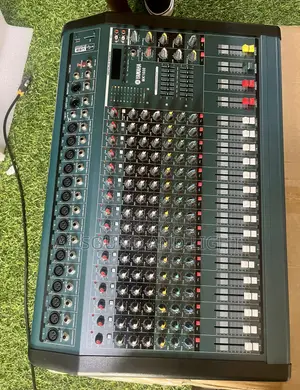 Yamaha Mk16 - 16 Channels Powered Mixer