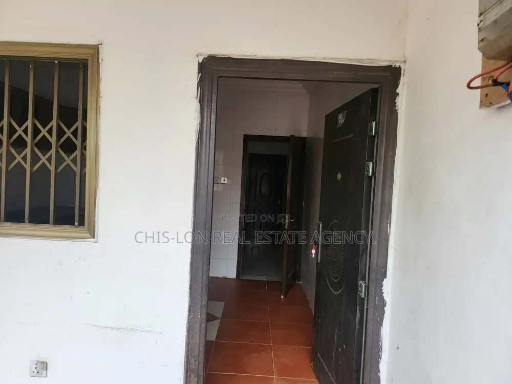 3bdrm House in Lamptey Yellow, Ngleshie Amanfro for rent