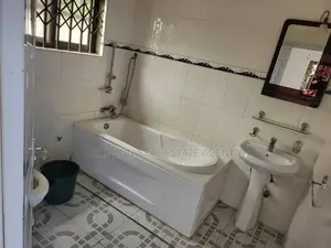 3bdrm House in Lamptey Yellow, Ngleshie Amanfro for rent