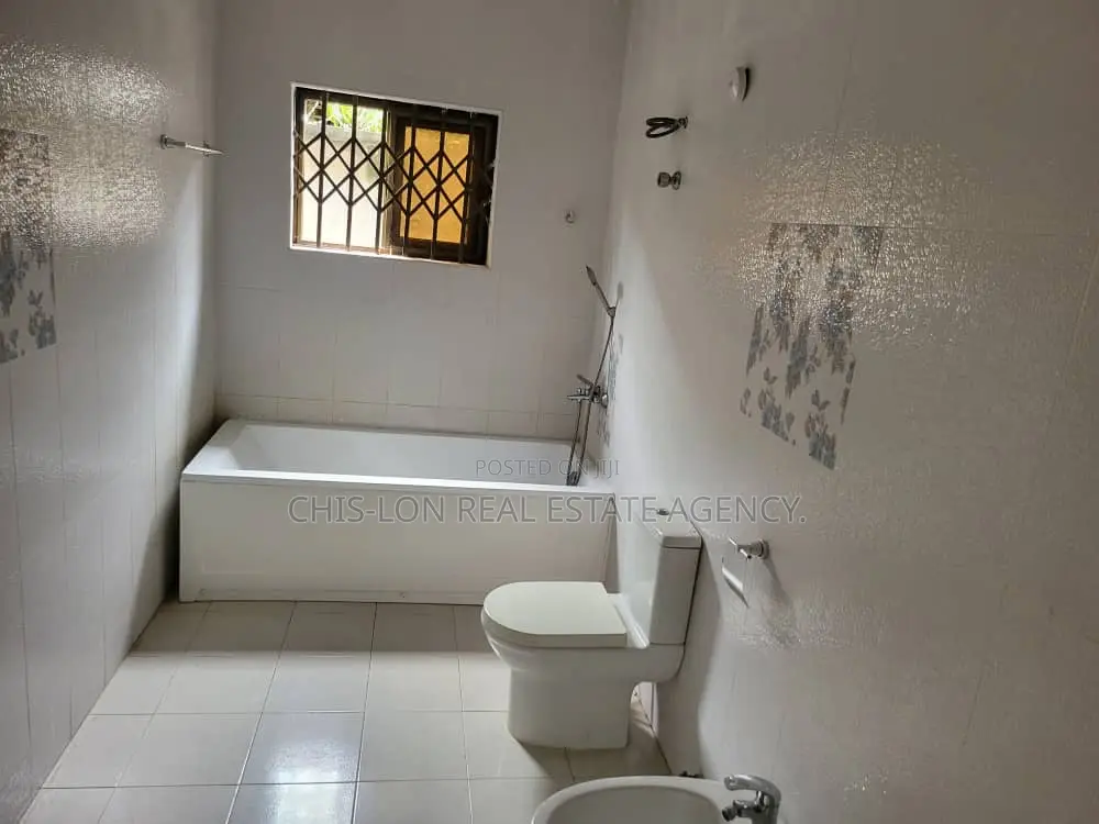 3bdrm House in Lamptey Yellow, Ngleshie Amanfro for rent