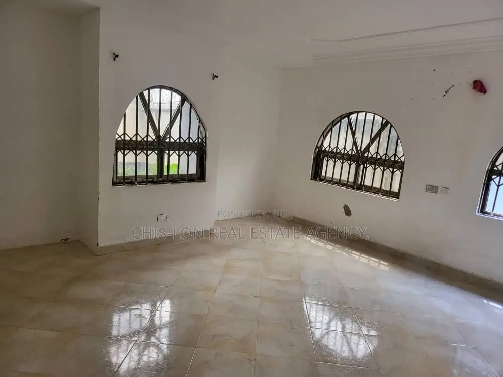 3bdrm House in Lamptey Yellow, Ngleshie Amanfro for rent