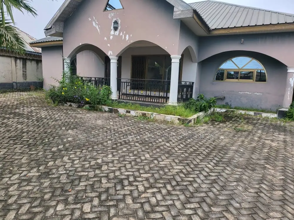 3bdrm House in Lamptey Yellow, Ngleshie Amanfro for rent