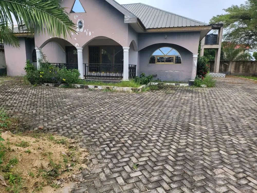 3bdrm House in Lamptey Yellow, Ngleshie Amanfro for rent
