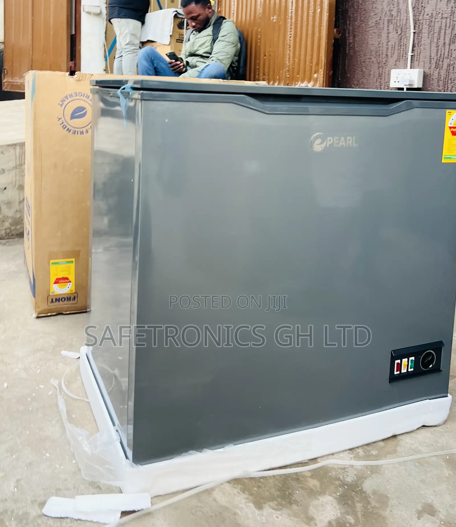 Secure Best (150l) Pearl Gray Glass Singledoor PCF-1801-25y Freezer