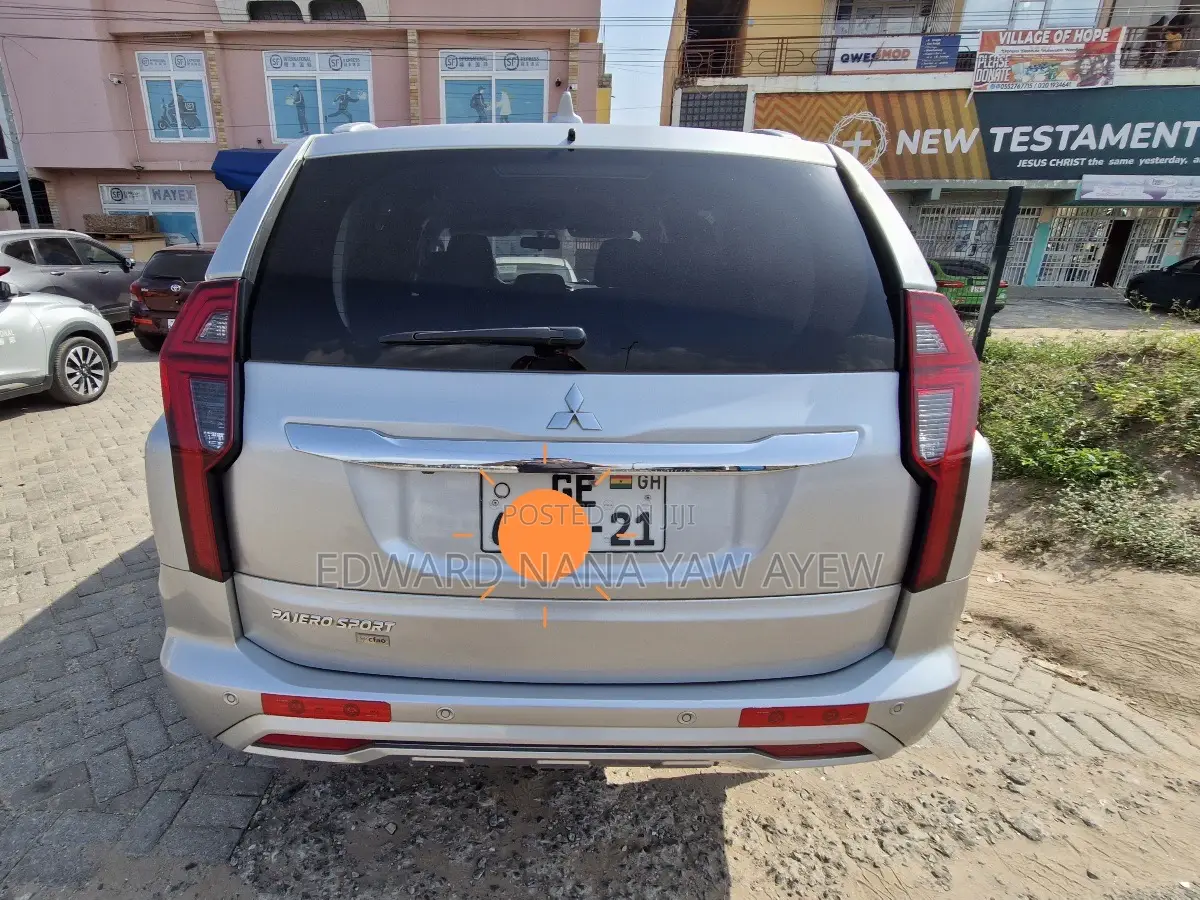 Mitsubishi Pajero Sport 2021 Silver
