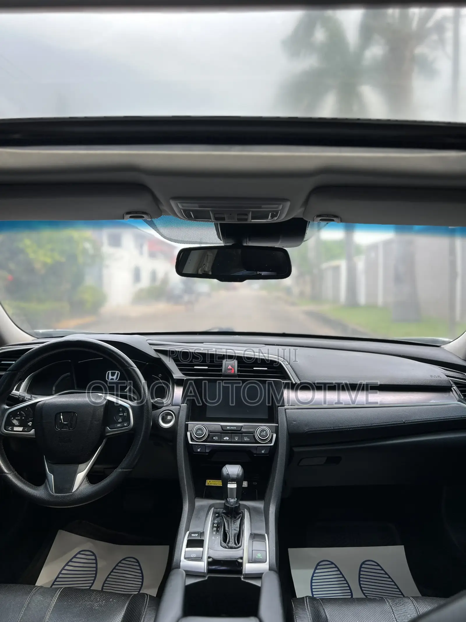 Honda Civic Touring 4dr Sedan (1.5L 4cyl) 2017 White