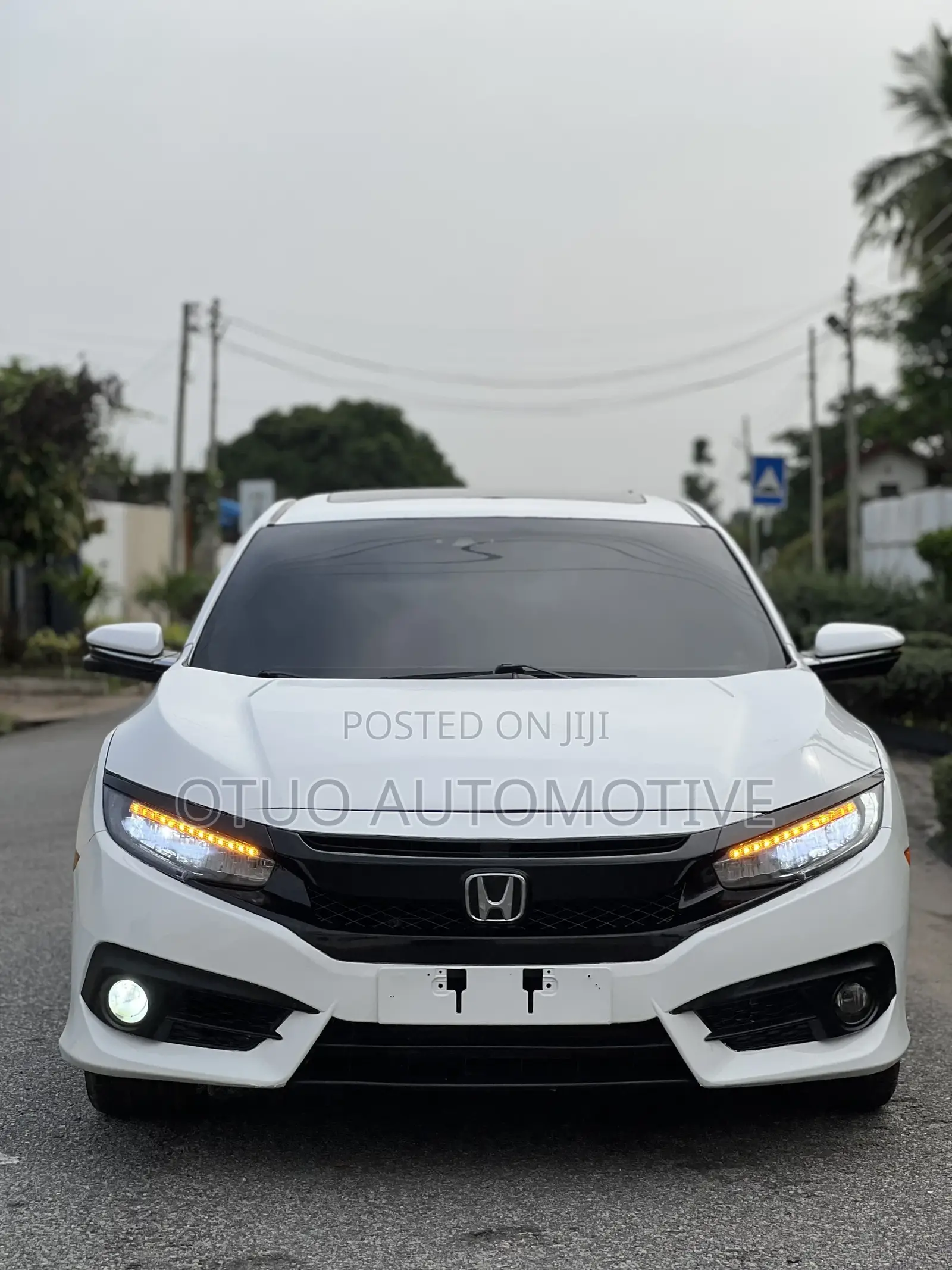 Honda Civic Touring 4dr Sedan (1.5L 4cyl) 2017 White