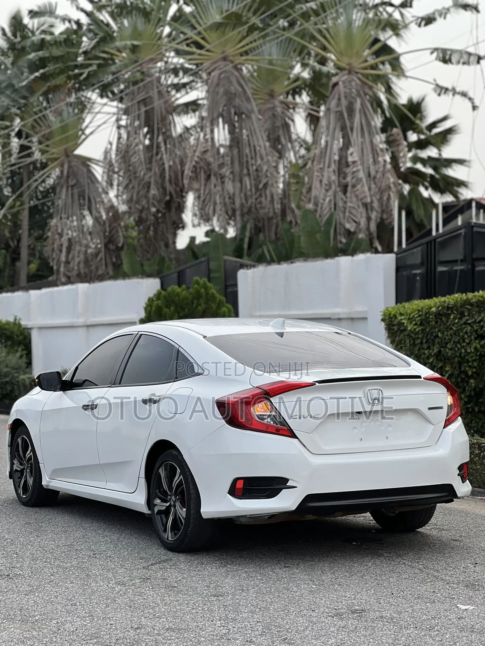 Honda Civic Touring 4dr Sedan (1.5L 4cyl) 2017 White
