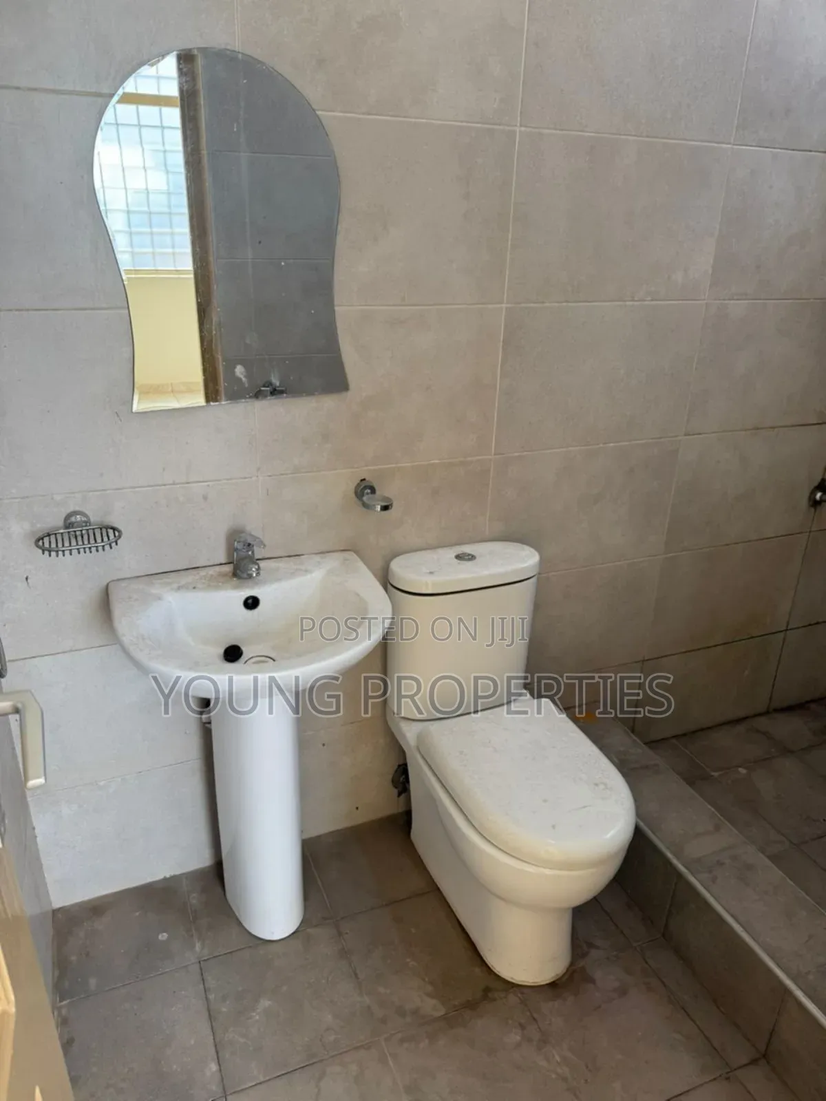 2bdrm Apartment in Ablekuma Fan Milk for rent