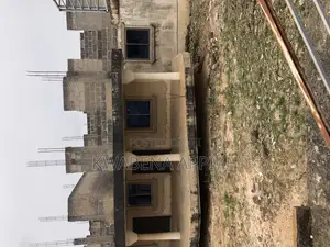 18bdrm Block of Flats in Mark Estate At, Kumasi Metropolitan for sale