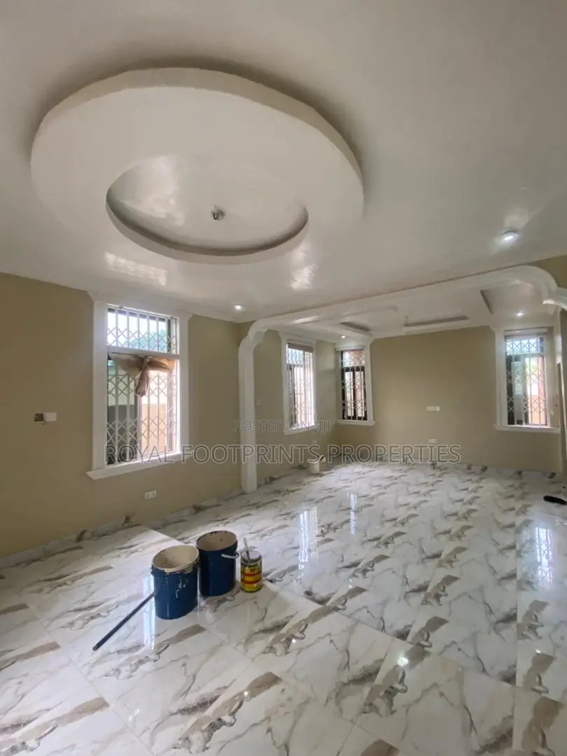 3bdrm House in Luxelooks Properties, Adenta for rent