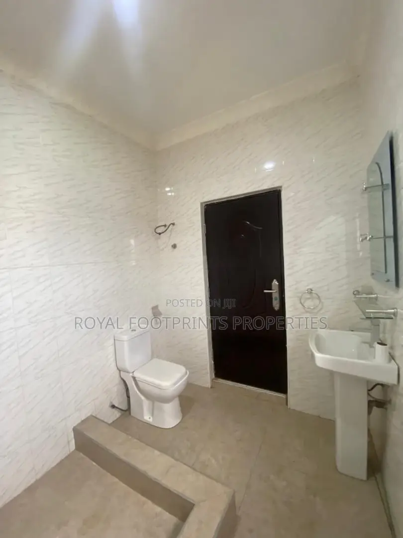 3bdrm House in Luxelooks Properties, Adenta for rent