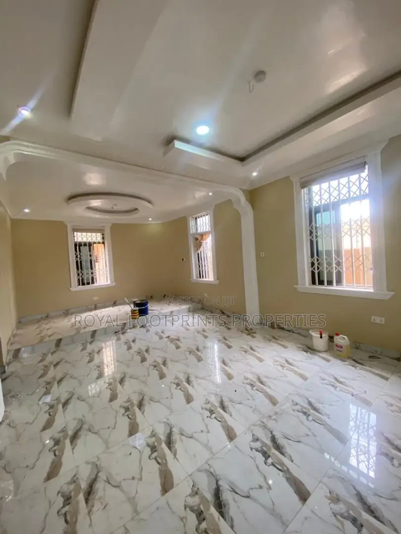 3bdrm House in Luxelooks Properties, Adenta for rent