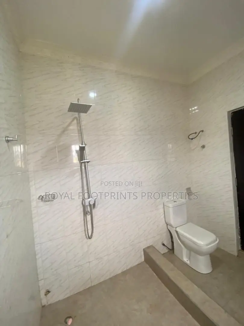 3bdrm House in Luxelooks Properties, Adenta for rent