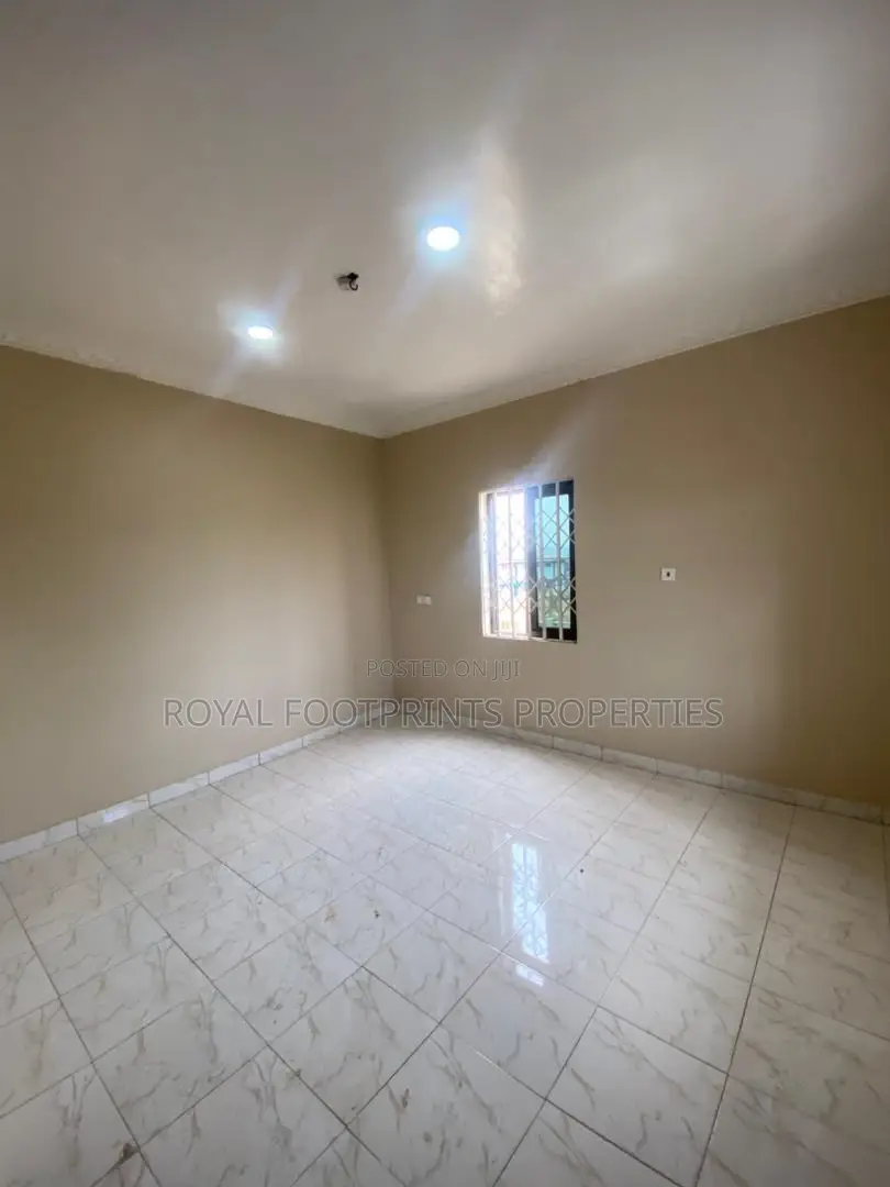 3bdrm House in Luxelooks Properties, Adenta for rent