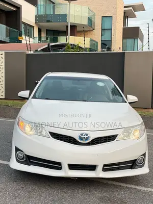 Toyota Camry SE Sport 4dr Sedan w/Prod. End 11/13 (2.5L 4cyl 6A) 2014