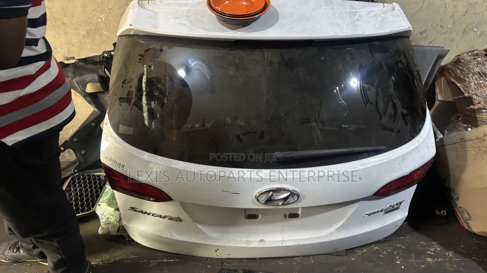 Hyundai Santa Fe 2013,2014,2015,2016,2017 Tailgate/ Boots Available