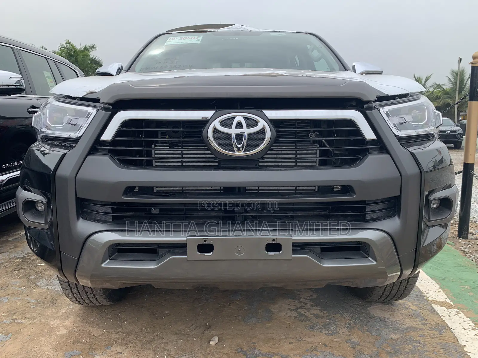 New Toyota Hilux 2025 Black