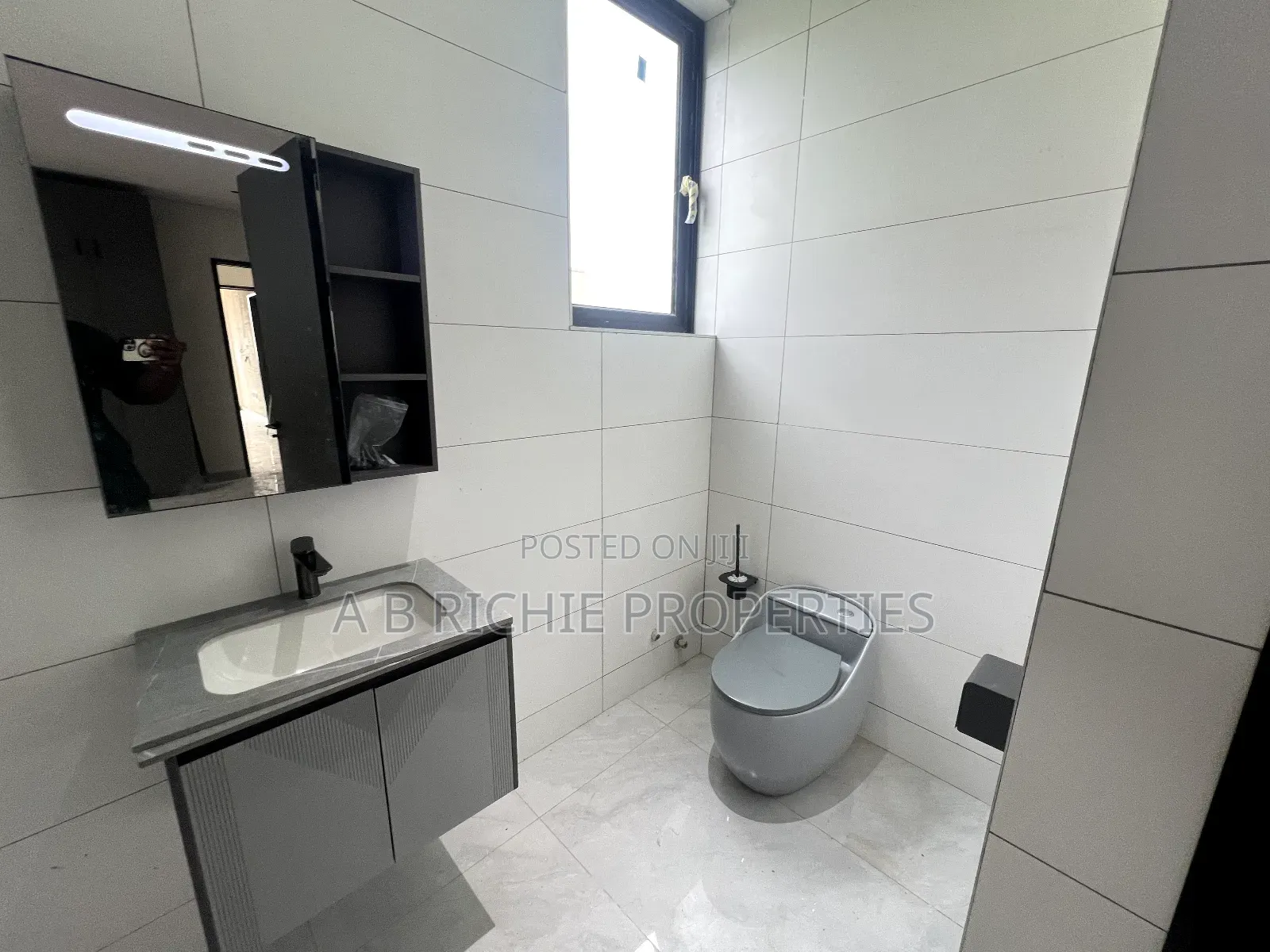5bdrm Duplex in Ab Richie Properties, Tseaddo for sale