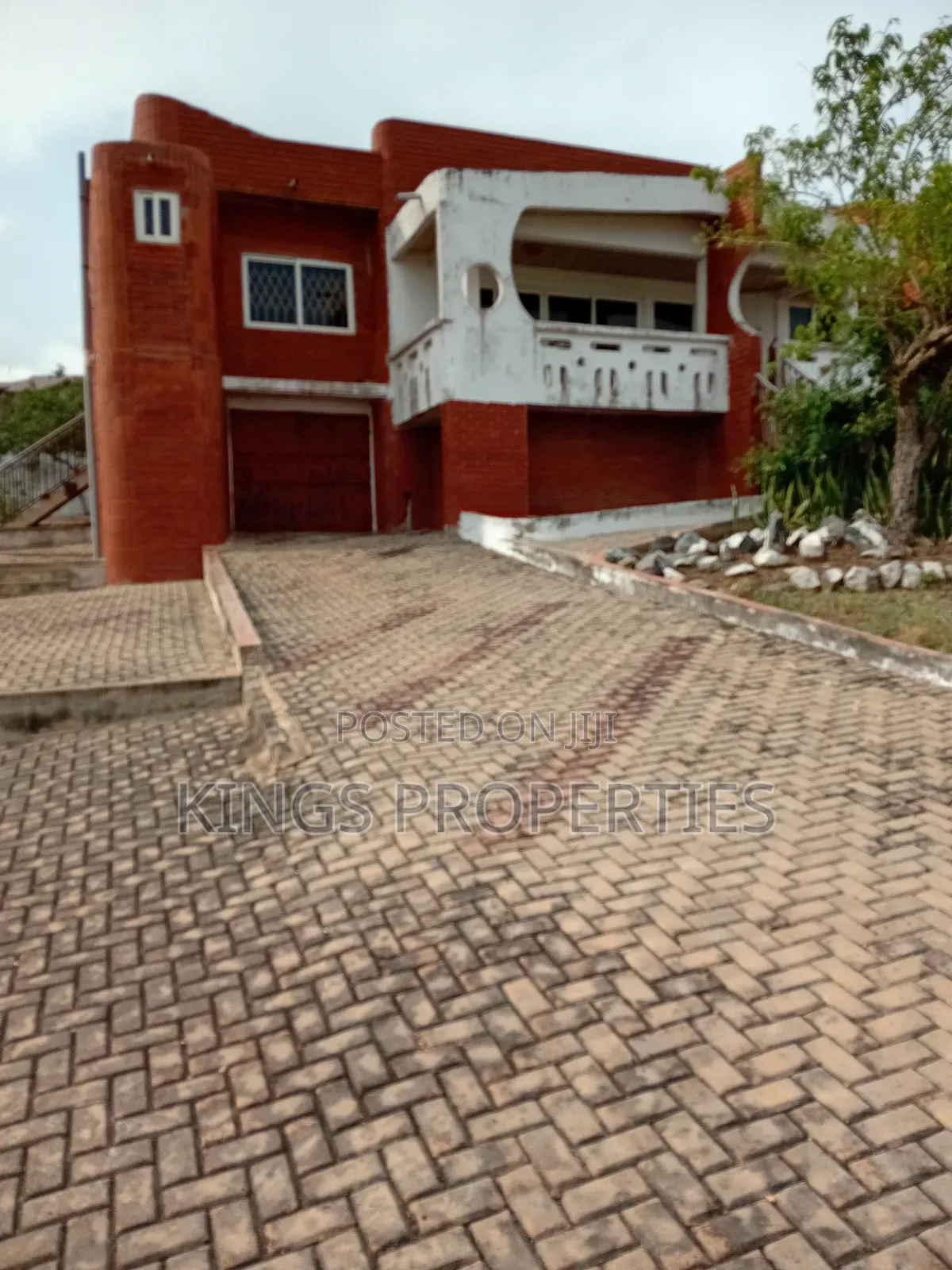 5bdrm House in West Hills Mall Area for sale