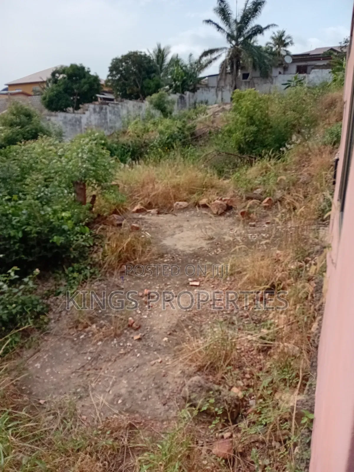 5bdrm House in West Hills Mall Area for sale