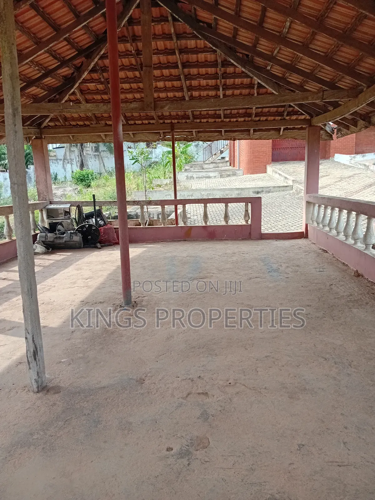 5bdrm House in West Hills Mall Area for sale