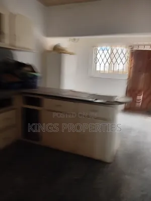 5bdrm House in West Hills Mall Area for sale