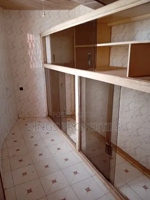 5bdrm House in West Hills Mall Area for sale