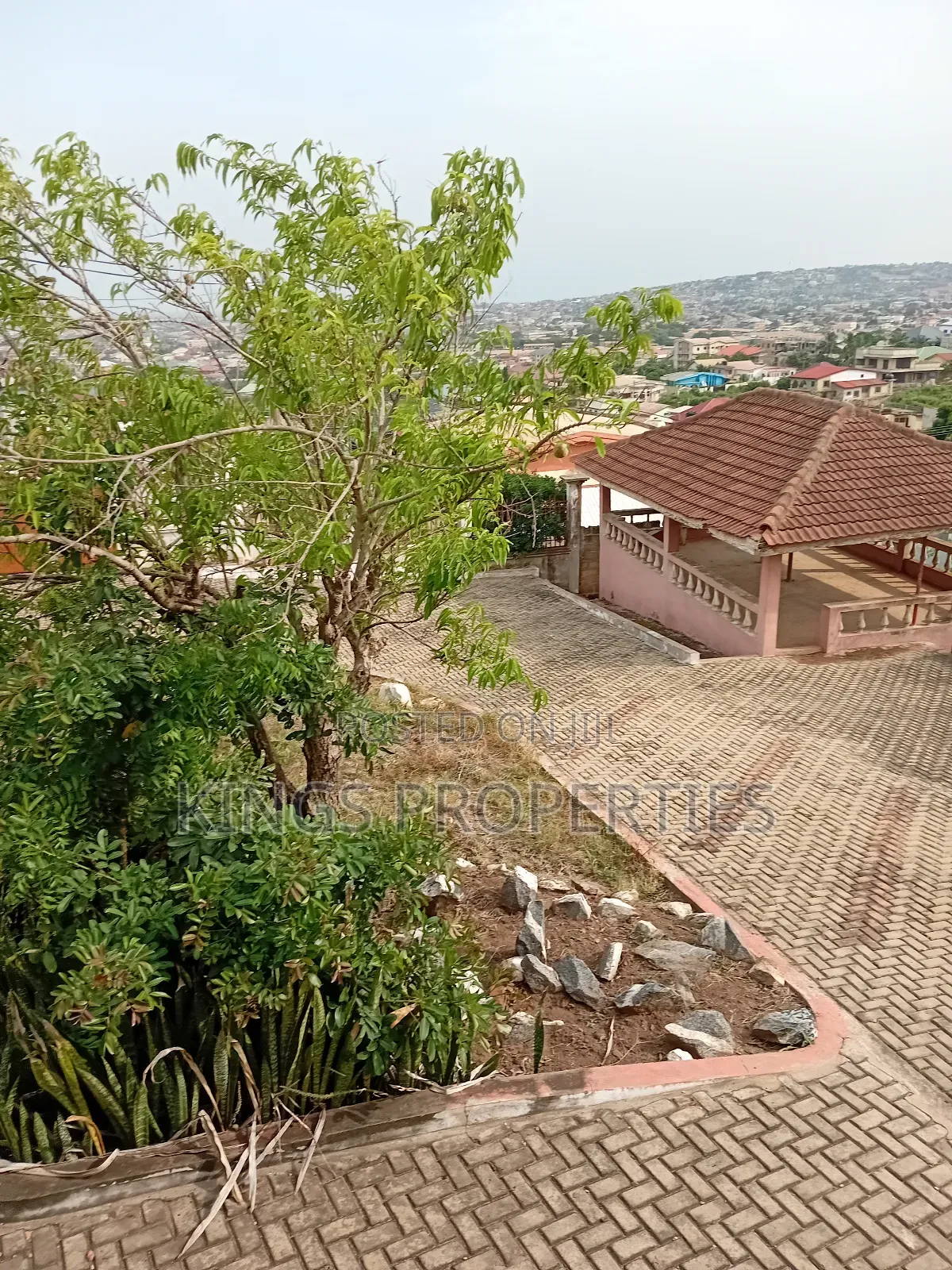 5bdrm House in West Hills Mall Area for sale