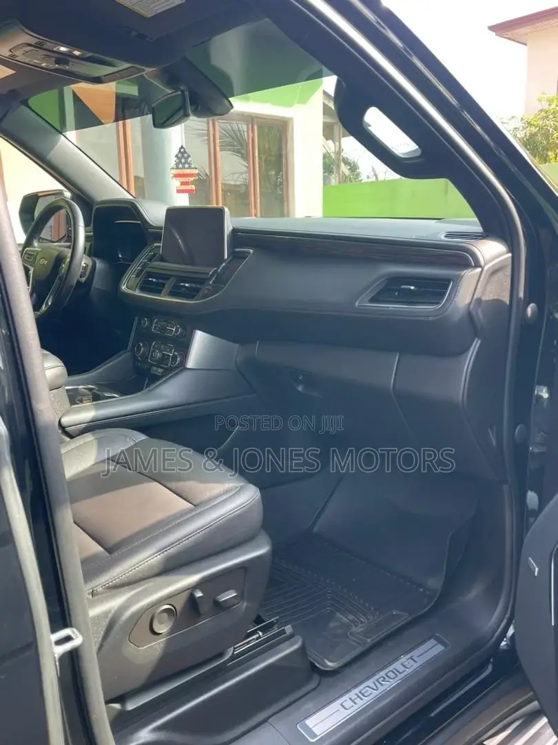 Chevrolet Suburban 2022 Black