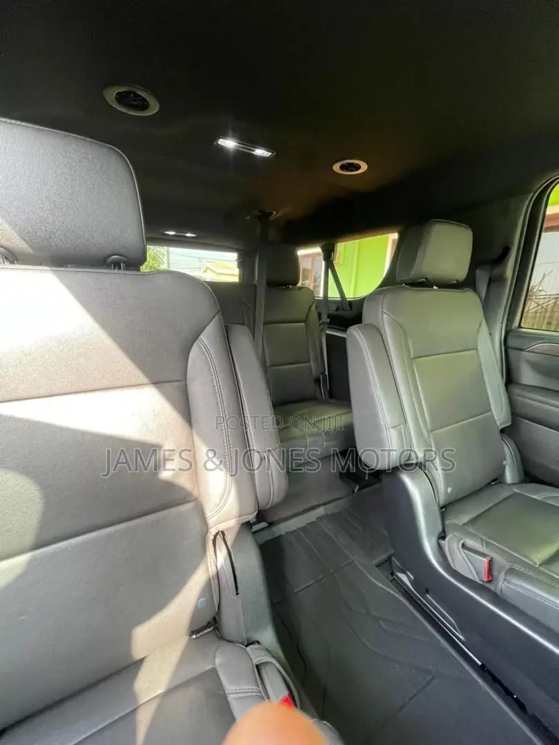 Chevrolet Suburban 2022 Black