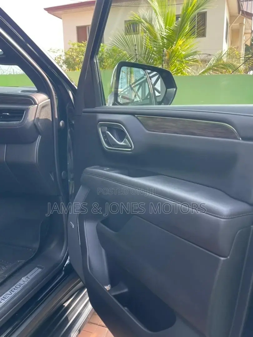 Chevrolet Suburban 2022 Black