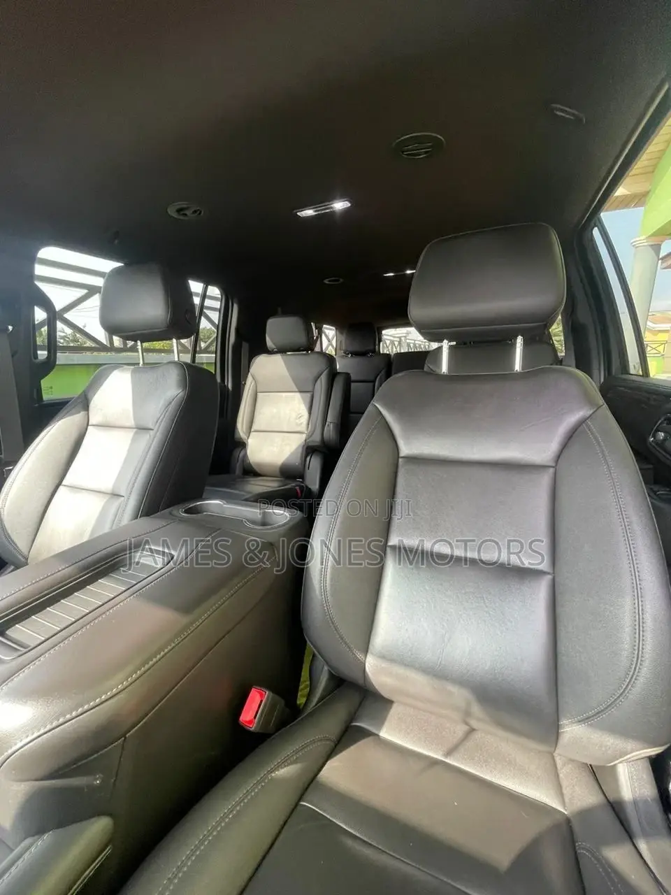 Chevrolet Suburban 2022 Black