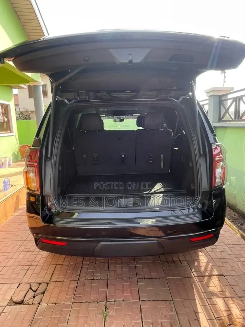 Chevrolet Suburban 2022 Black