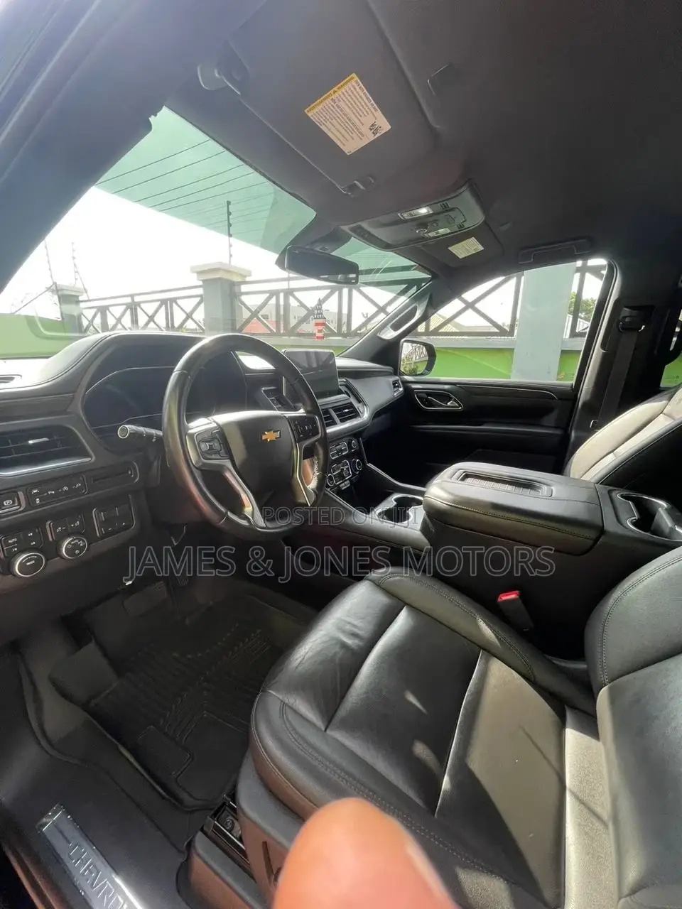 Chevrolet Suburban 2022 Black