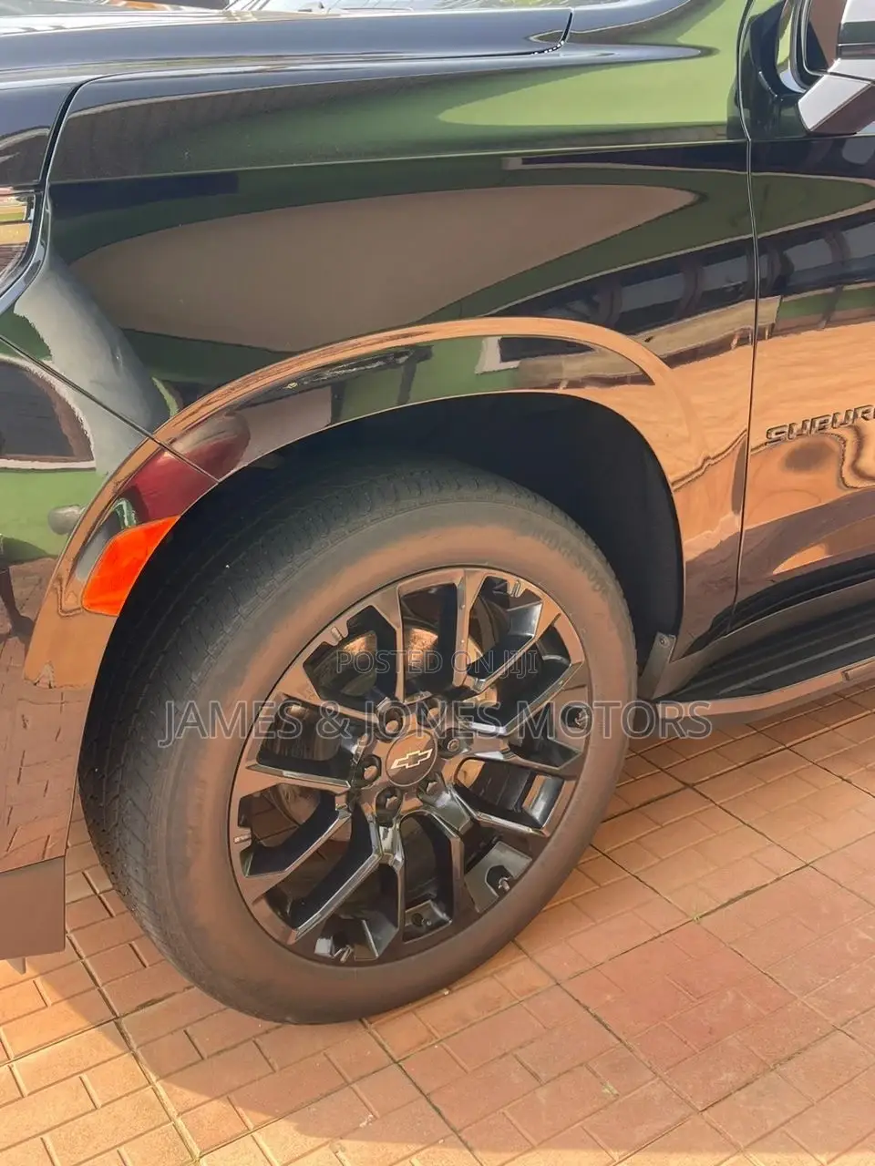 Chevrolet Suburban 2022 Black
