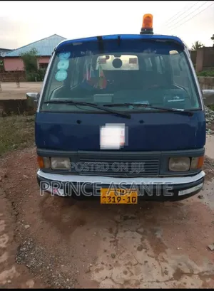Nissan Caravan (Urvan) 1998 Blue