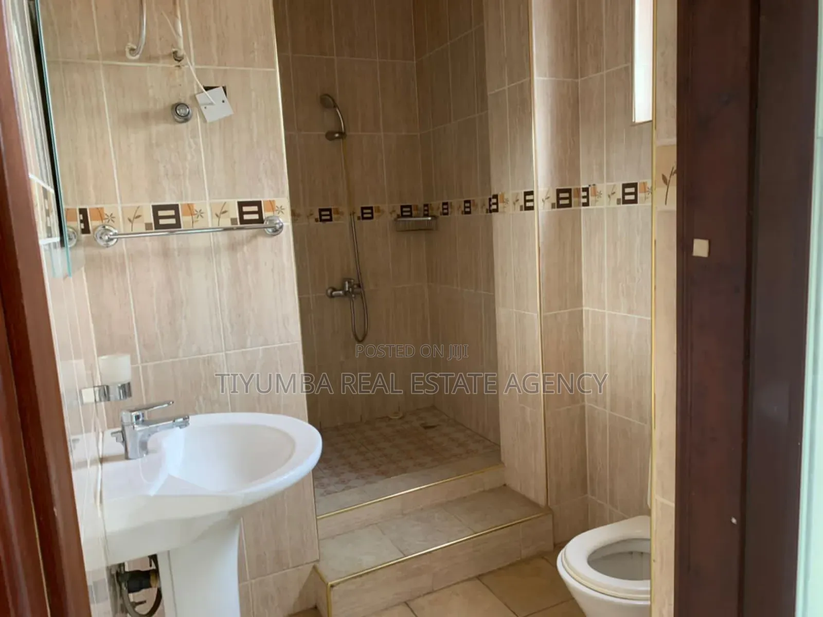 3bdrm Apartment in Tiyumba Estate, Abeka for rent