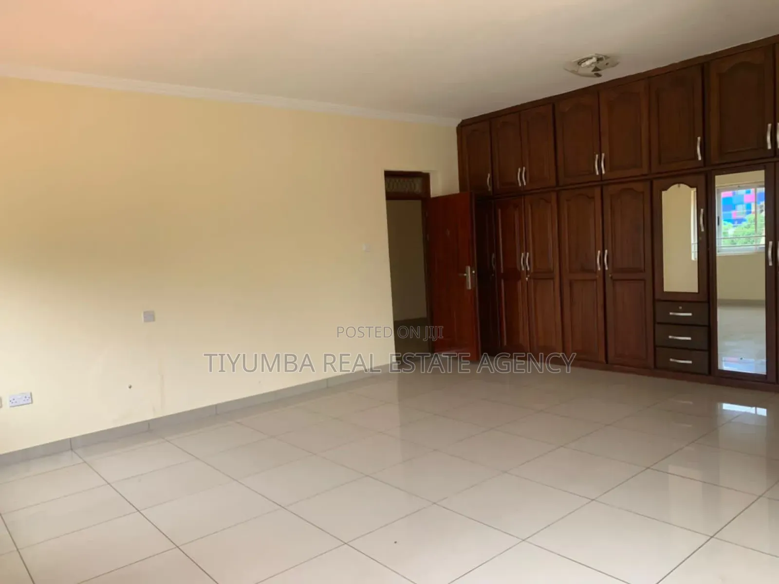 3bdrm Apartment in Tiyumba Estate, Abeka for rent