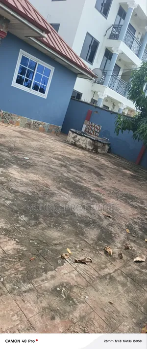 3bdrm House in Amasaman Asalahaja for sale
