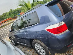 Toyota Highlander Plus 3.5L 4WD 2013 Blue
