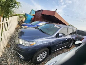 Toyota Highlander Plus 3.5L 4WD 2013 Blue