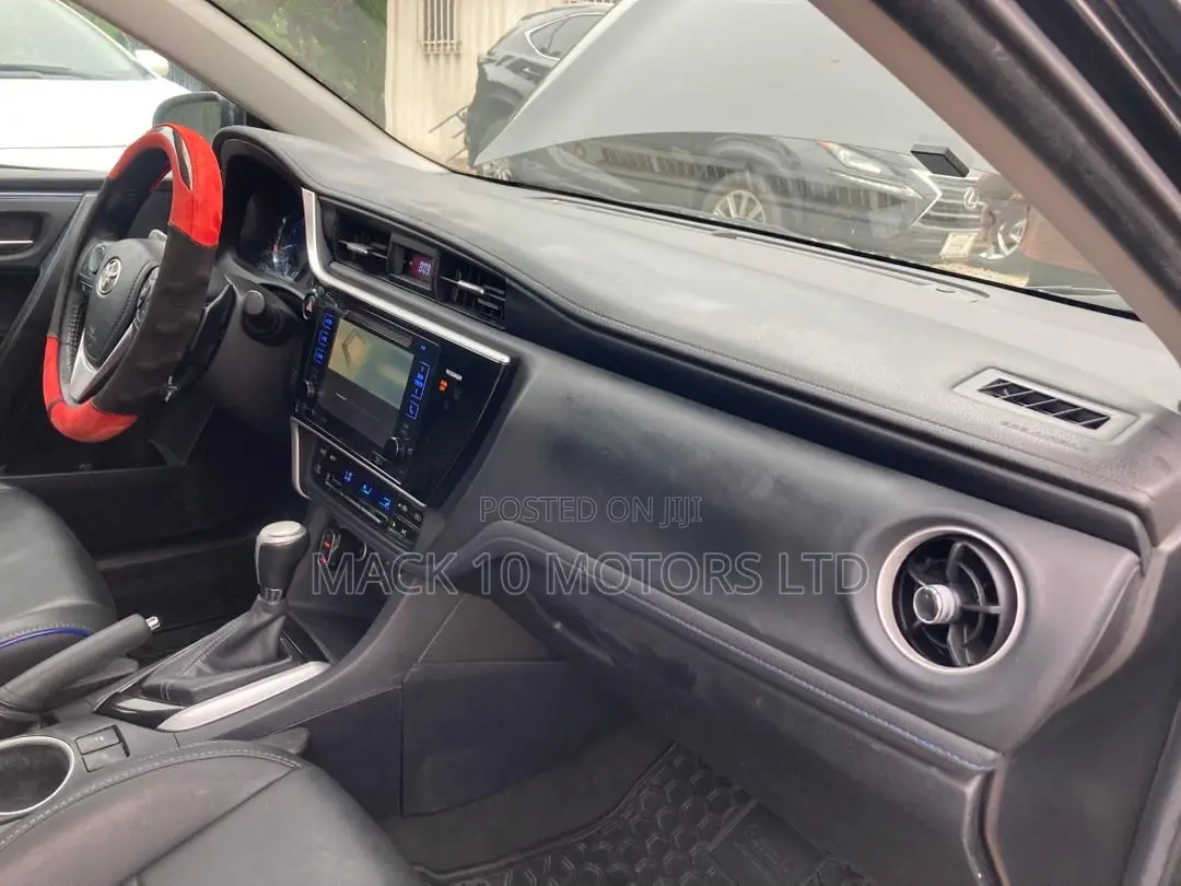 Toyota Corolla XSE 4dr Sedan (1.8L 4cyl CVT) 2017 Black