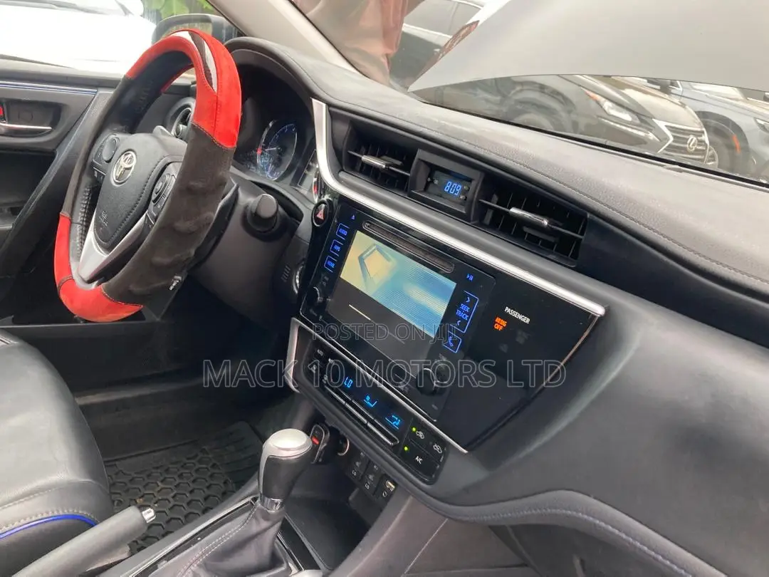 Toyota Corolla XSE 4dr Sedan (1.8L 4cyl CVT) 2017 Black