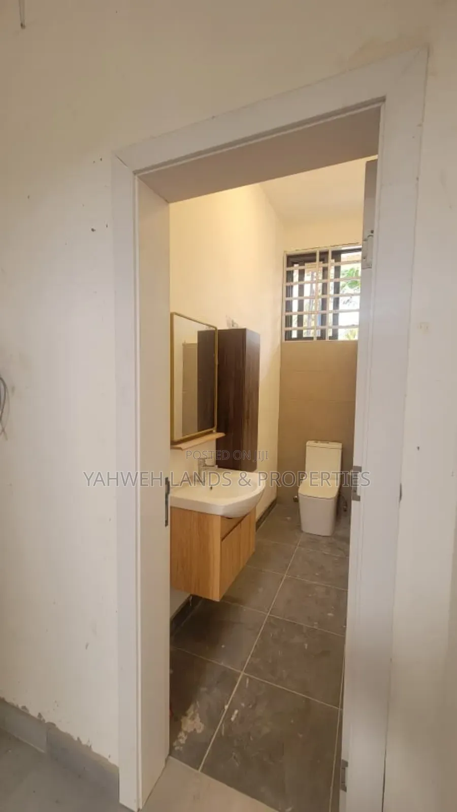 4bdrm House in Madina for sale