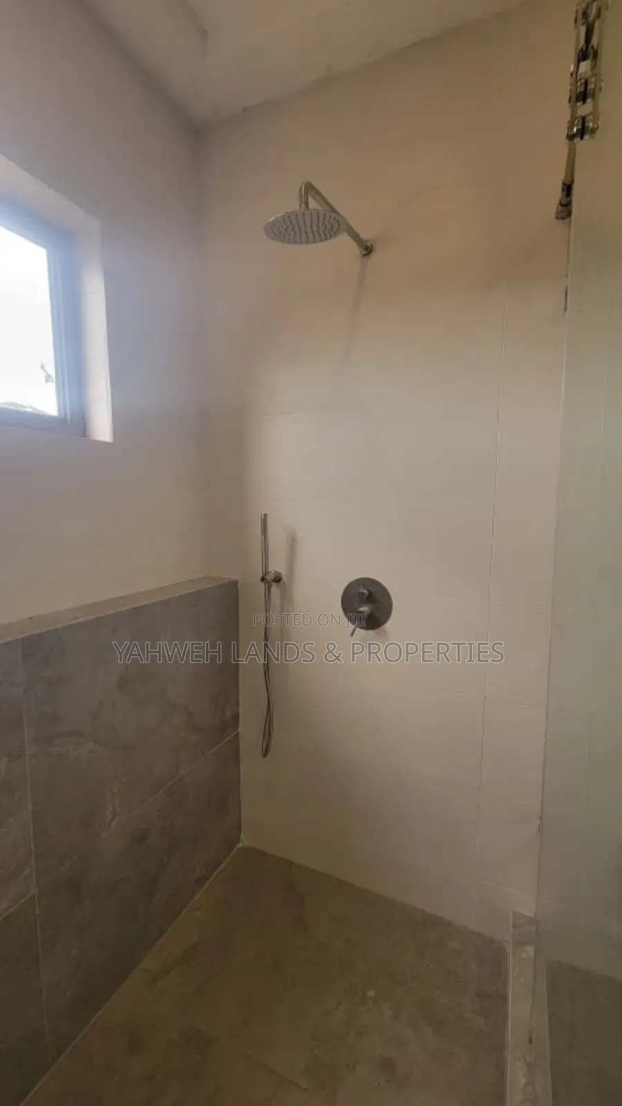 4bdrm House in Madina for sale