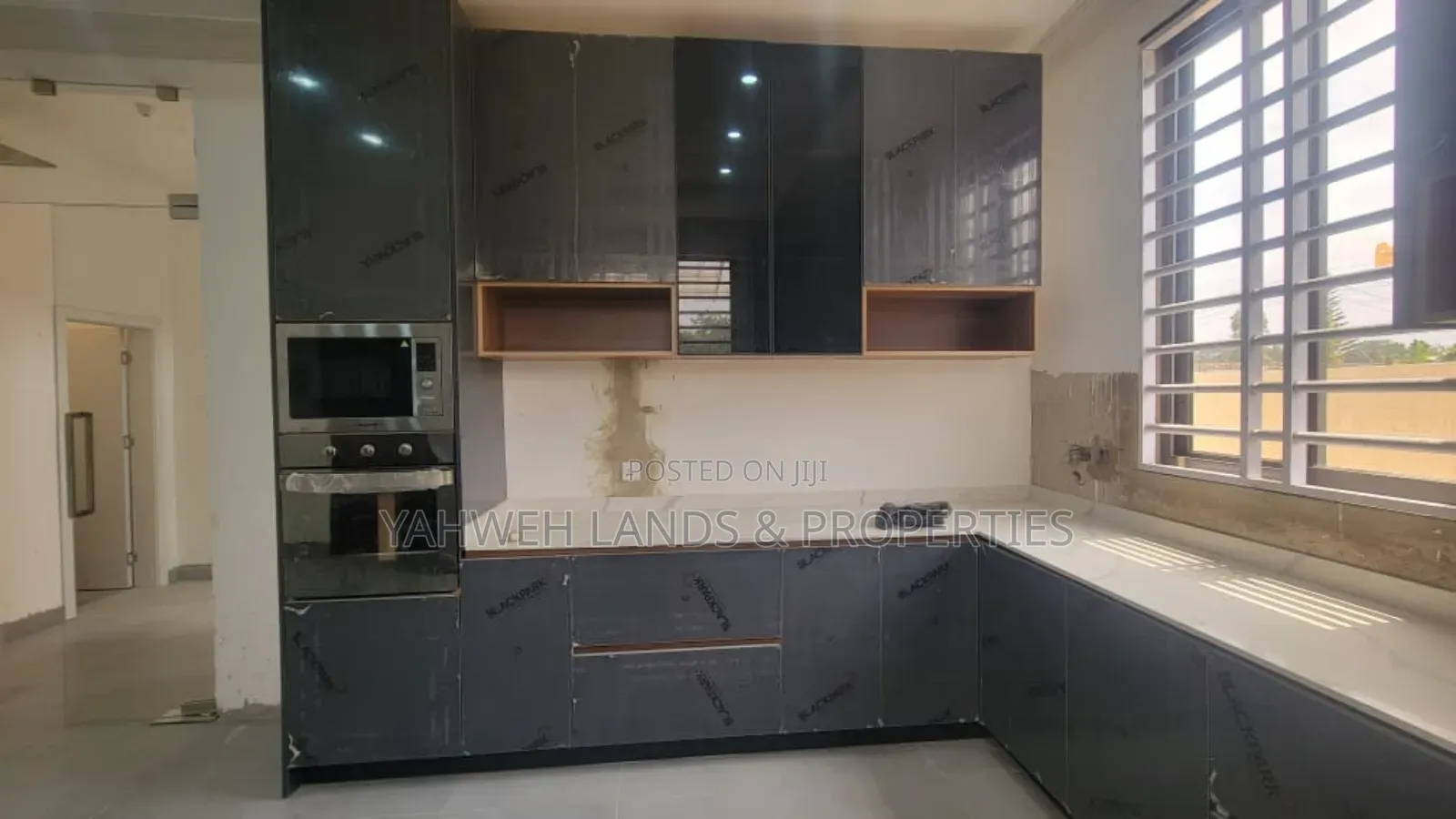 4bdrm House in Madina for sale