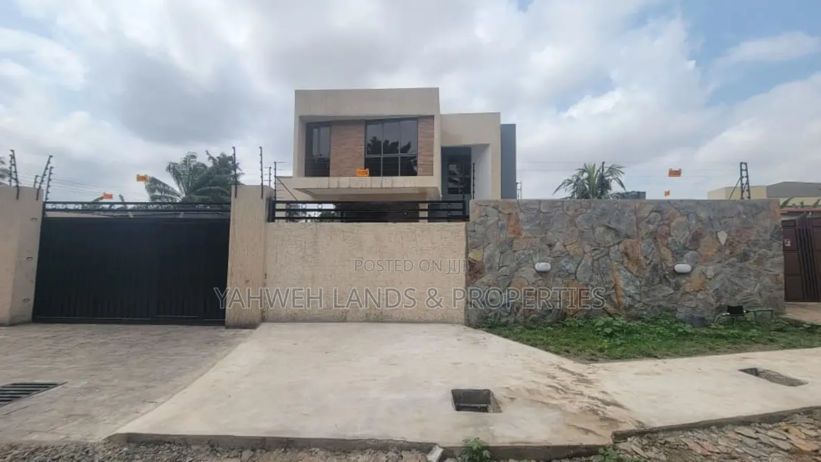4bdrm House in Madina for sale