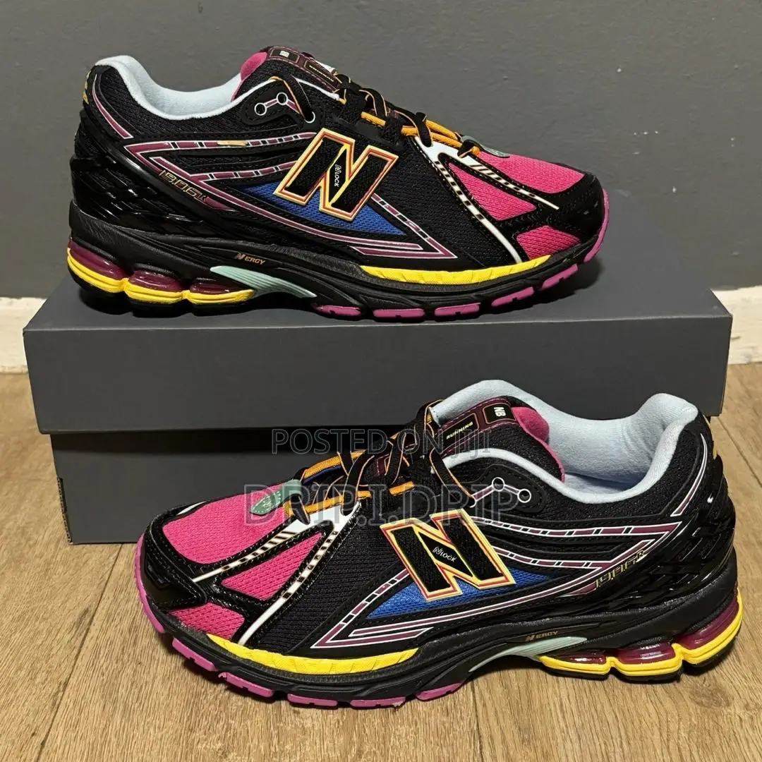 New Balance “740”. Highly Classic and Authentic. Comes in Box